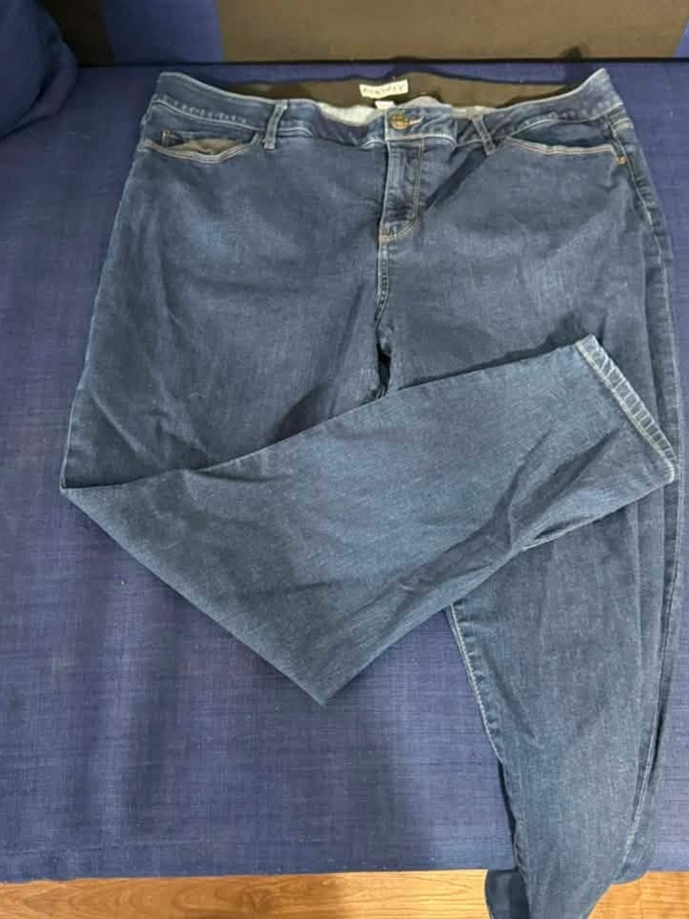 Women's Straight Leg Jeans in Dark Blue Denim